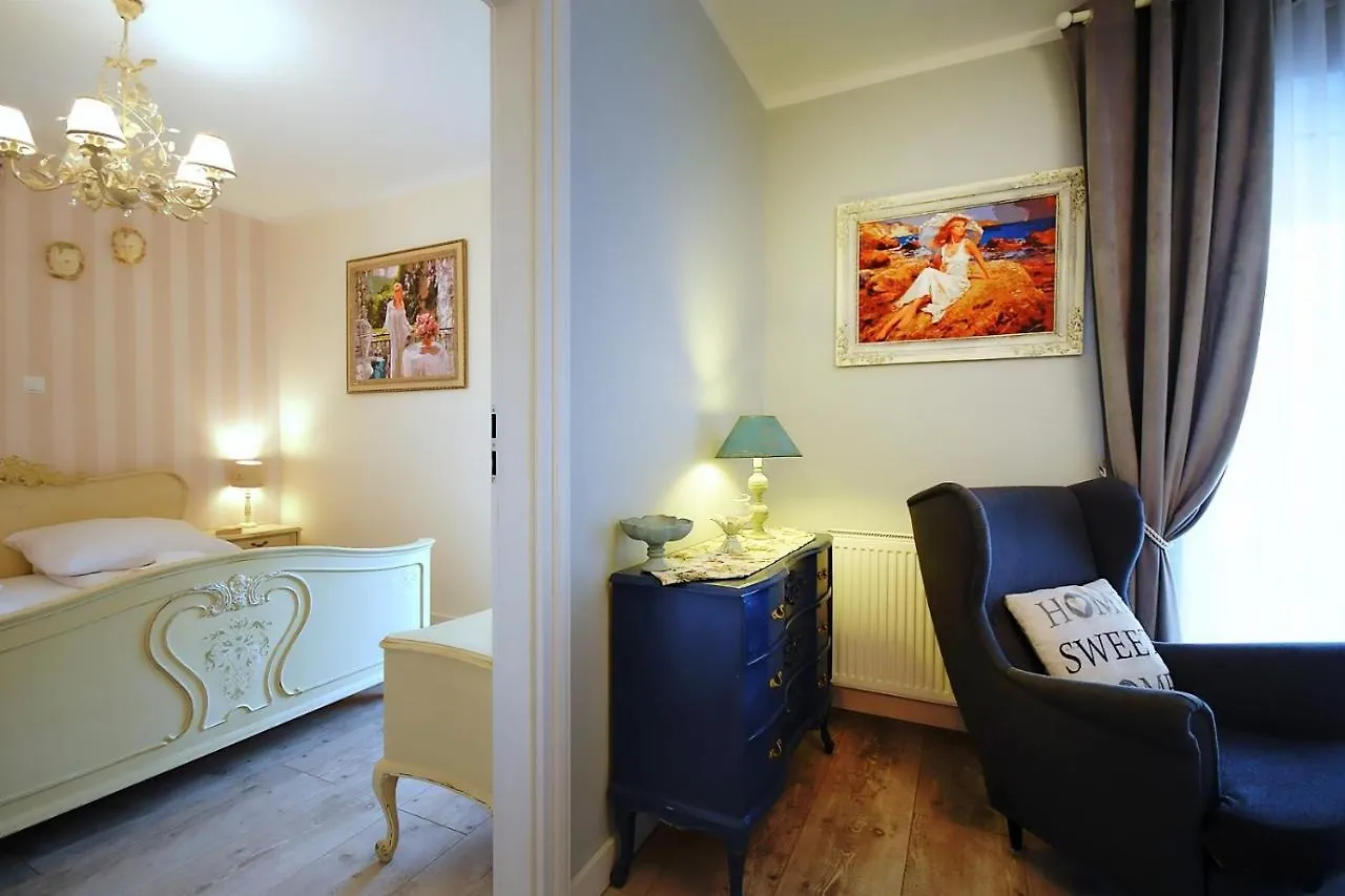 Apartment Miodowy Dom Exspanse Apartament 2 Lub 3 Pokoje Z Tarasem I Parkingiem Kolobrzeg