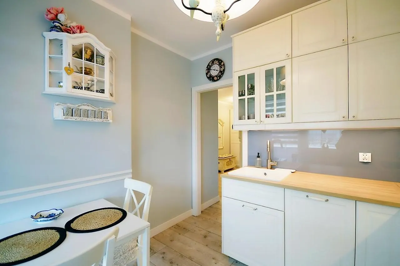 Apartment Miodowy Dom Exspanse Apartament 2 Lub 3 Pokoje Z Tarasem I Parkingiem Kolobrzeg