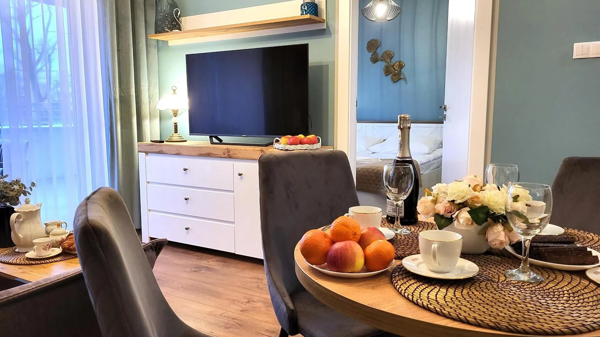 Miodowy Dom Exspanse Apartament 2 Lub 3 Pokoje Z Tarasem I Parkingiem Kolobrzeg 0*,  Poland