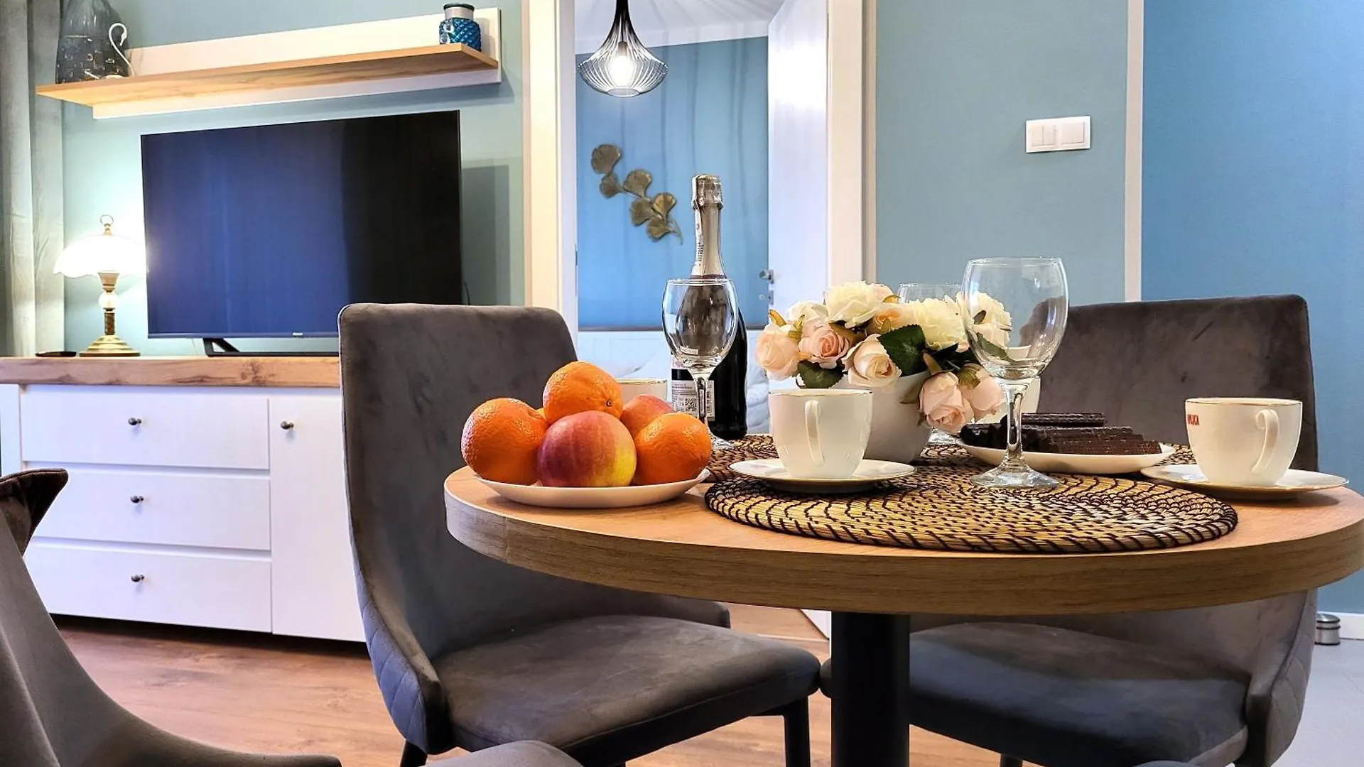 Apartment Miodowy Dom Exspanse Apartament 2 Lub 3 Pokoje Z Tarasem I Parkingiem Kolobrzeg