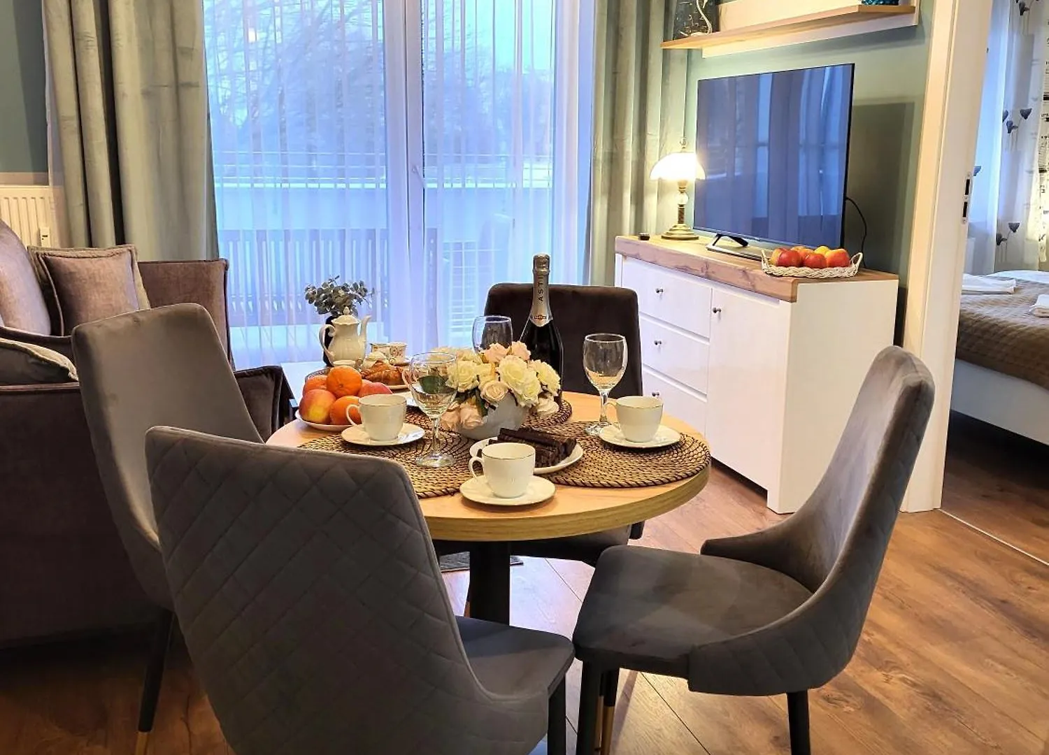 Apartment Miodowy Dom Exspanse Apartament 2 Lub 3 Pokoje Z Tarasem I Parkingiem Kolobrzeg