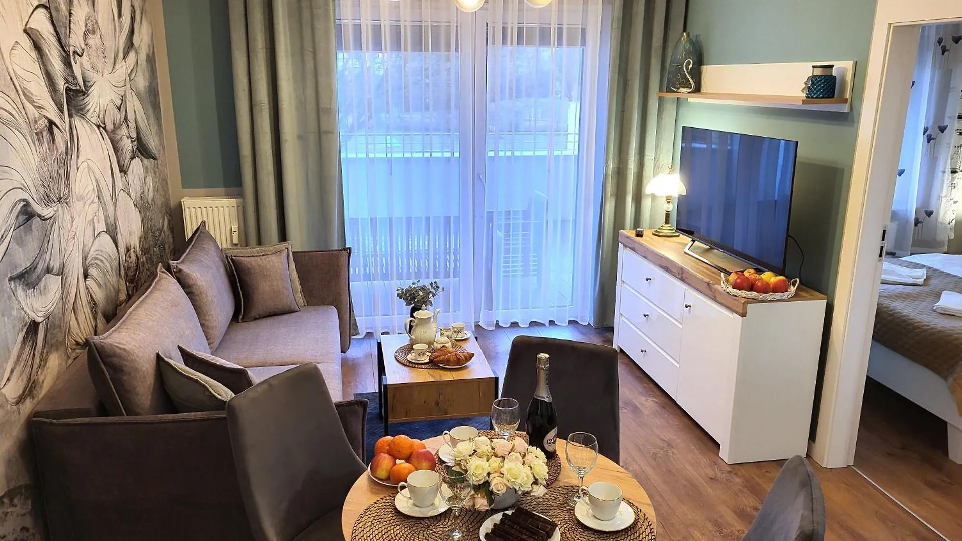 Apartment Miodowy Dom Exspanse Apartament 2 Lub 3 Pokoje Z Tarasem I Parkingiem Kolobrzeg