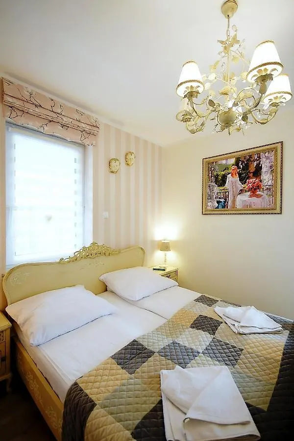 Miodowy Dom Exspanse Apartament 2 Lub 3 Pokoje Z Tarasem I Parkingiem Kolobřeh 0*,  Polsko